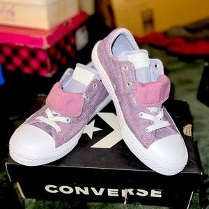 2 for $50 Girl’s converse sneakers